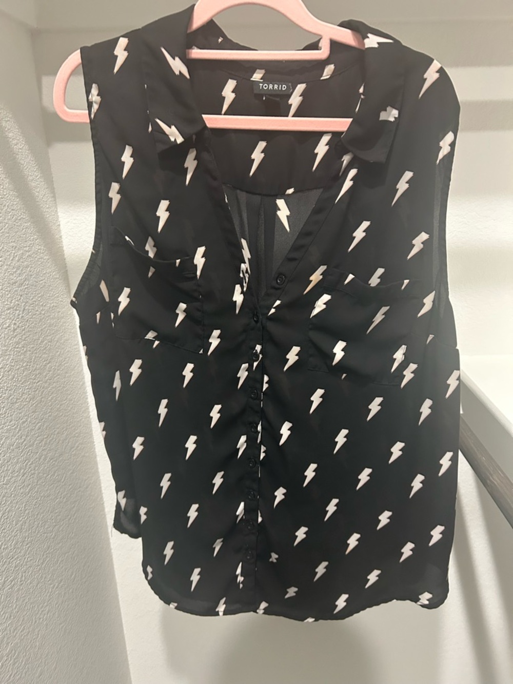 Torrid Lightning Bolt Blouse Size 2 Black White Print Sleeveless